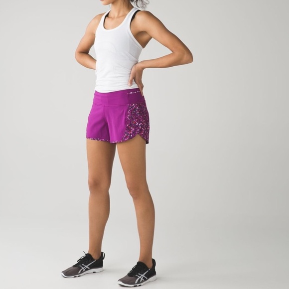 Lululemon Real Quick Short‎ in Regal Plum / Paradise Camo Multi Size 6 - Picture 1 of 11